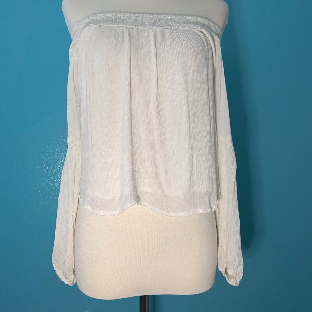 Amazing off the shoulder crop top!
